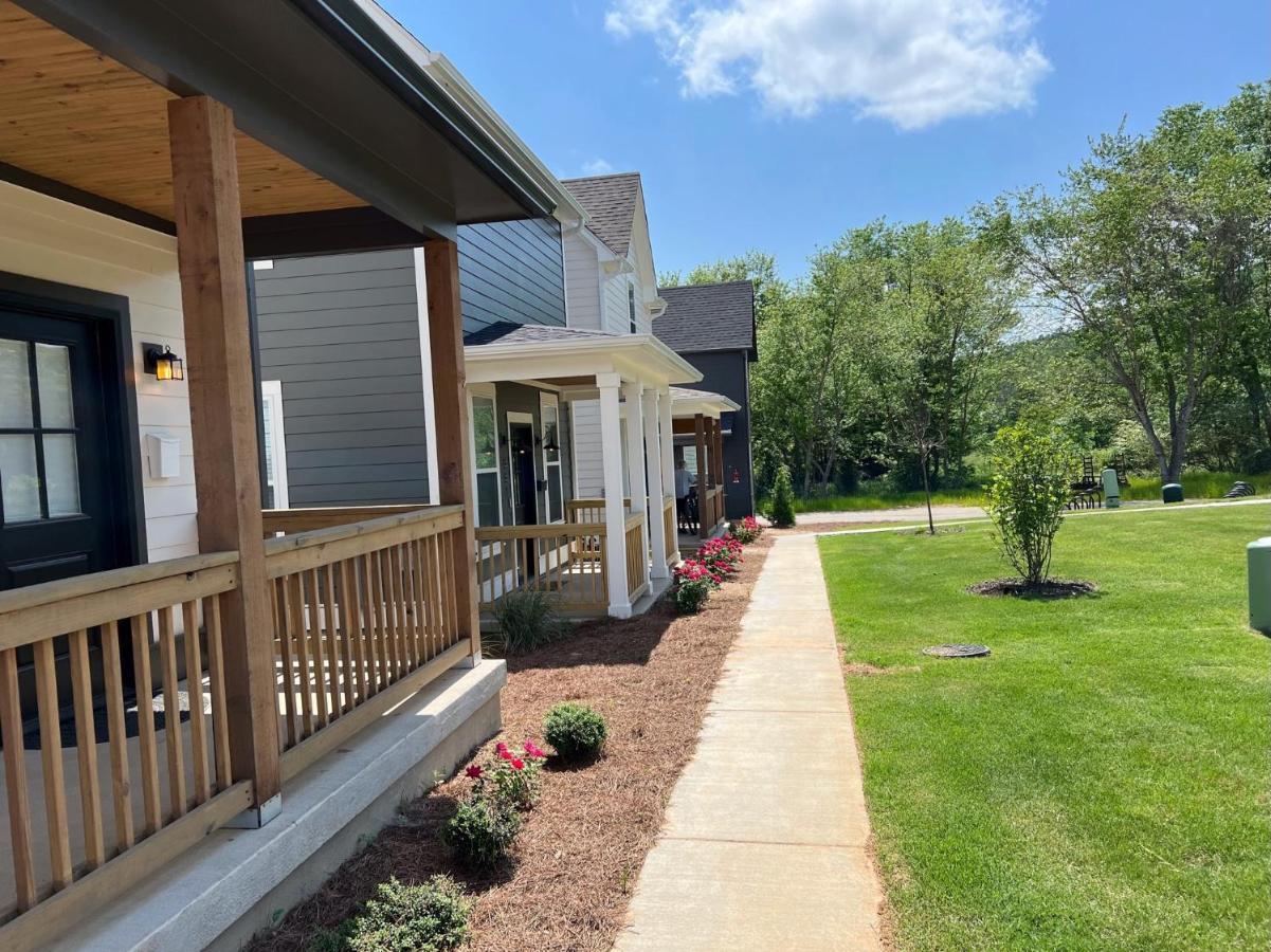 New Centennial Park Luxury Smart Home W Courtyard Fayetteville Kültér fotó