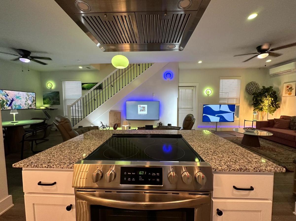 New Centennial Park Luxury Smart Home W Courtyard Fayetteville Kültér fotó